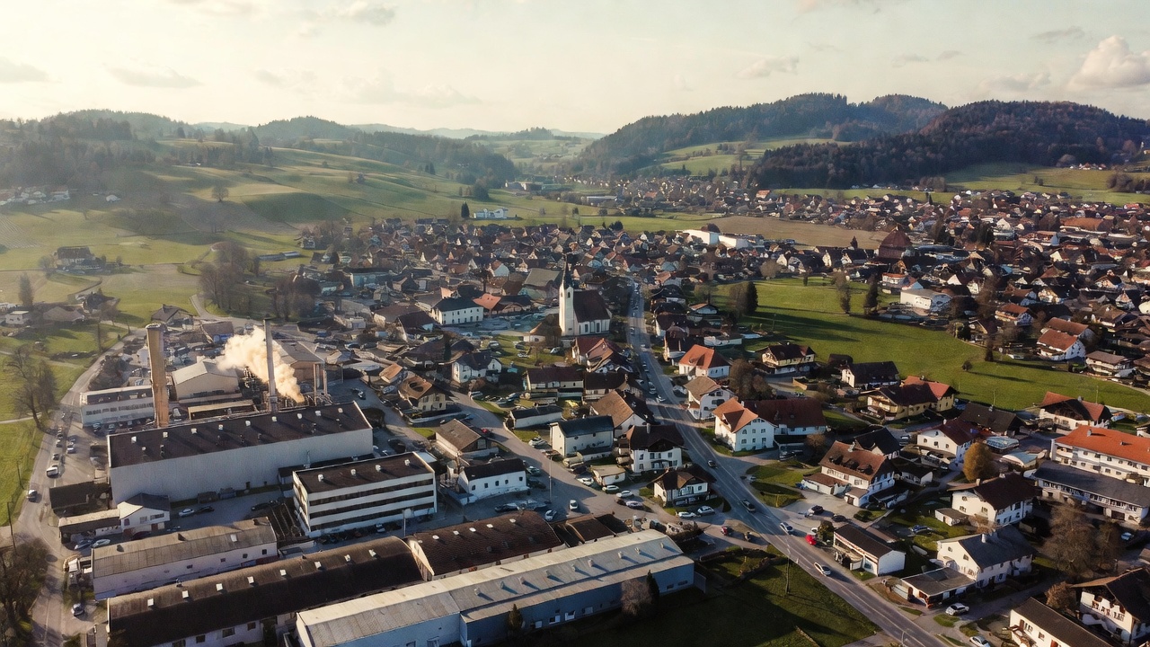 Steirische Gemeinde mit Betrieben - regionale Wirtschaft in Österreich
